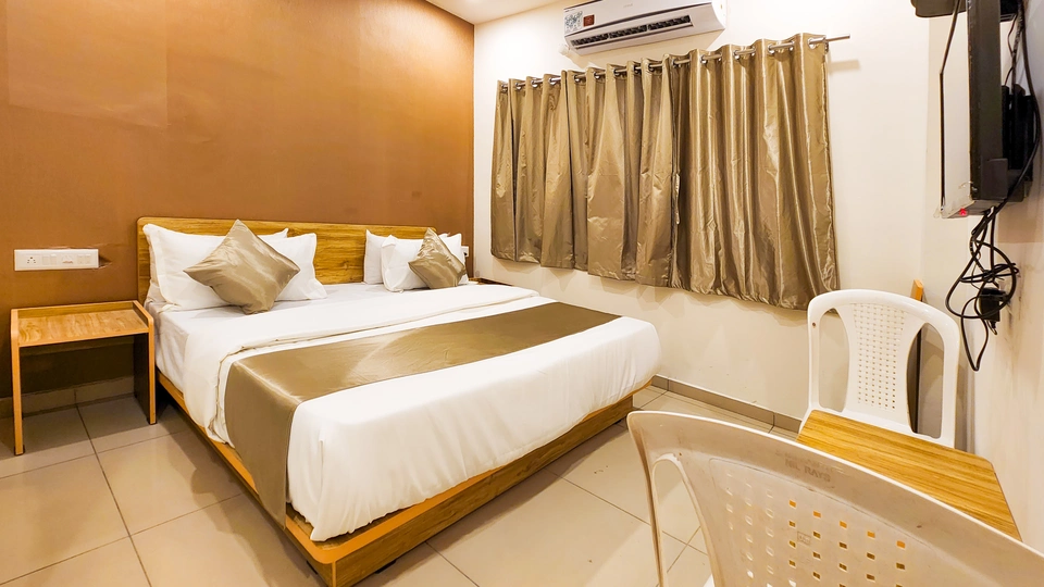 Hotel Nova Shine Rajkot (2)