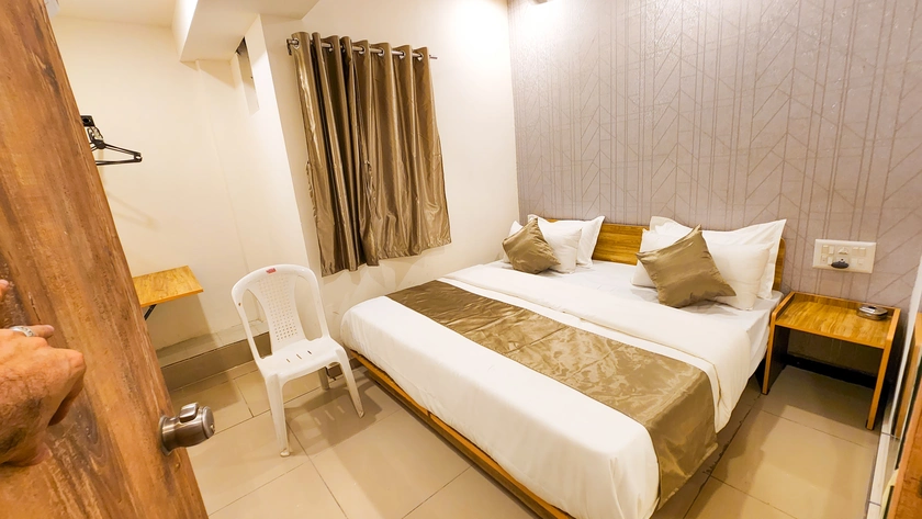 Hotel Nova Shine Rajkot (2)