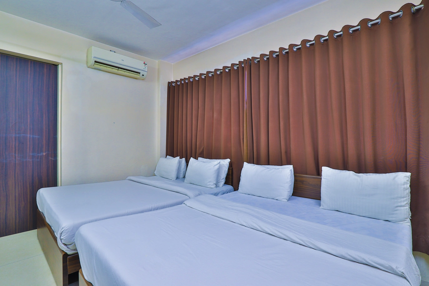 Hotel Nova Vatika, Surat (2)