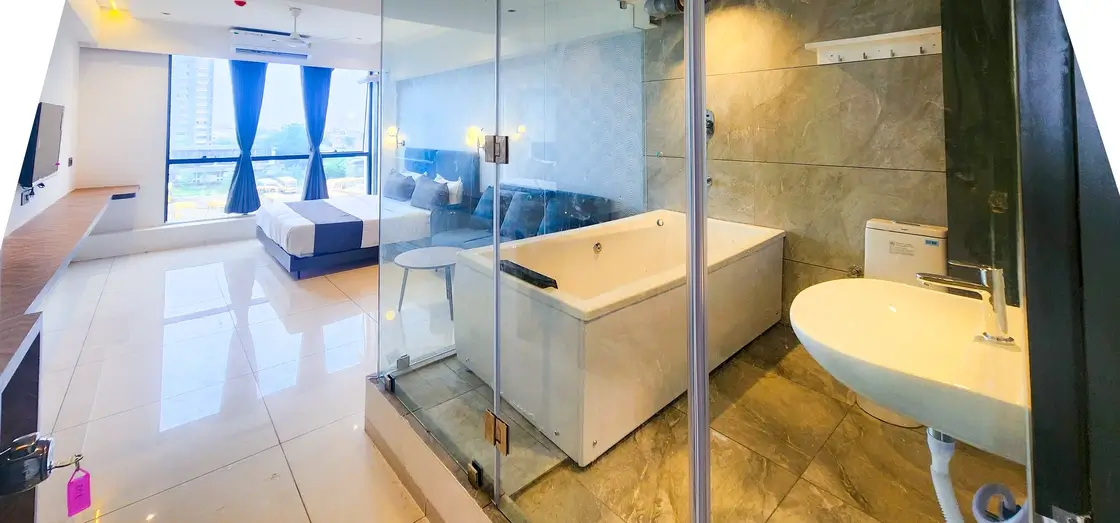 Bizz Pr. Suite With Jacuzzi Bubble Bath Massage Spa Tub