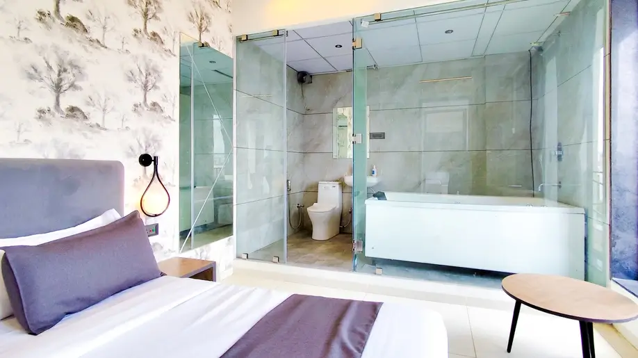 Bizz Pr. Suite With Jacuzzi Bubble Bath Massage Spa Tub